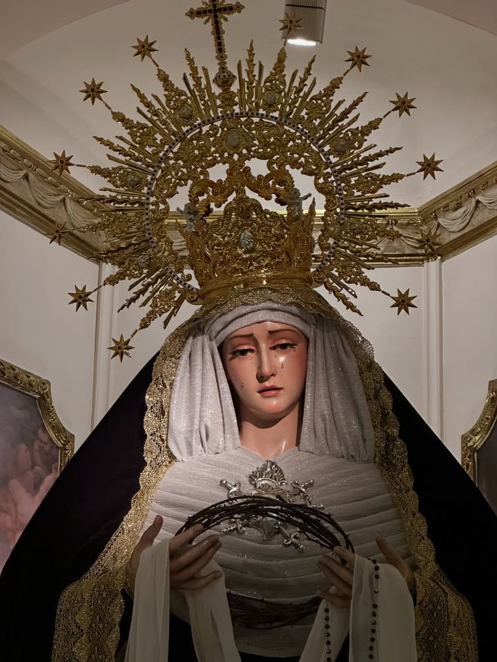 María Santísima del Amor Fraterno vestida de luto para el mes de los fieles difuntos